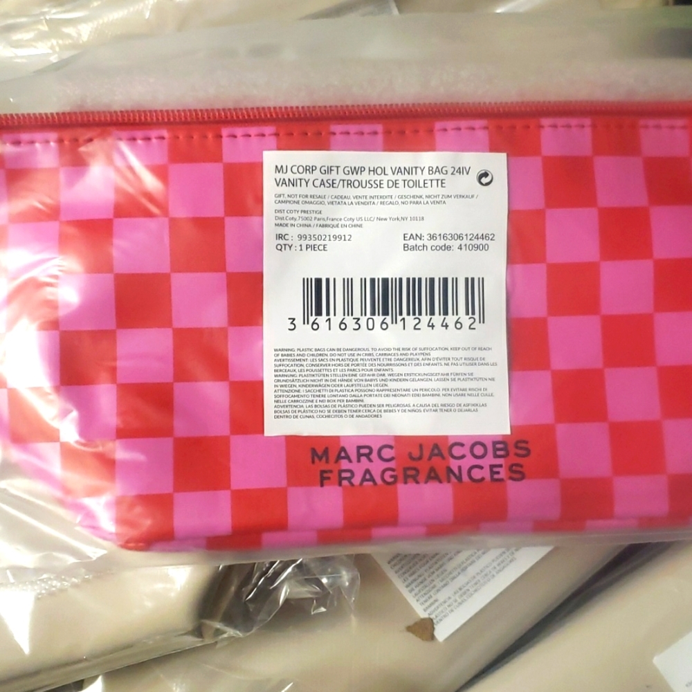 Marc Jacobs Giveaway Frangance Bag